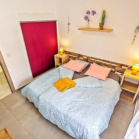 Apartment Plaza Espana 3-bedroom & *