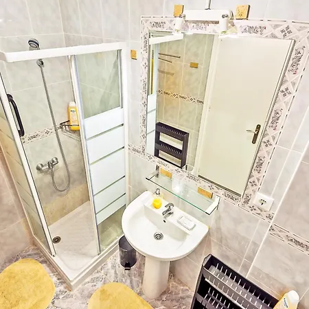 Plaza Espana 3-bedroom & *