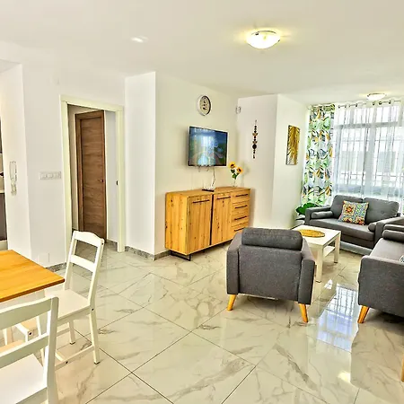 Plaza Espana 3-bedroom &