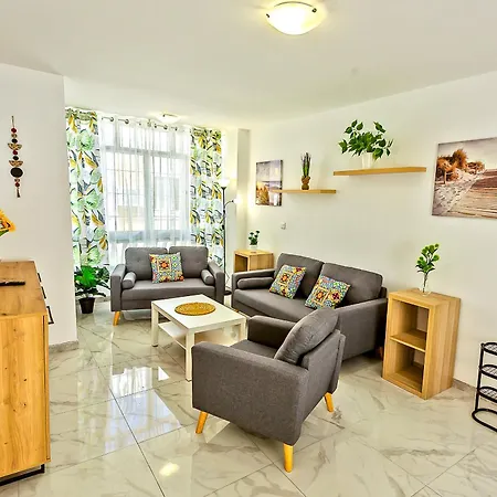 Apartment Plaza Espana 3-bedroom & *